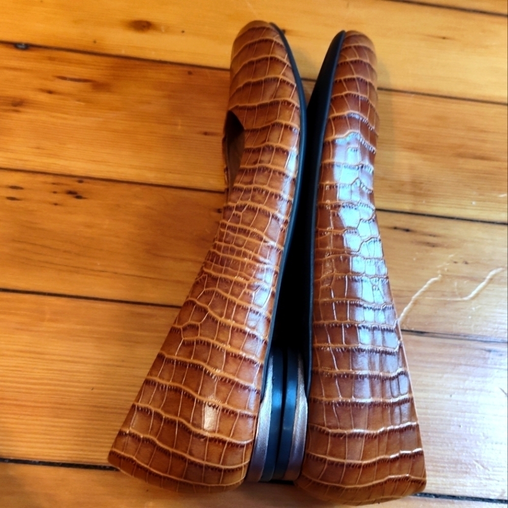 Vionic Women's Brown Crocodile-Pattern Flats - Picture 4 of 8